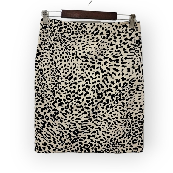 LOFT Animal Print Career Skirt Size 6P - Picture 1 of 9